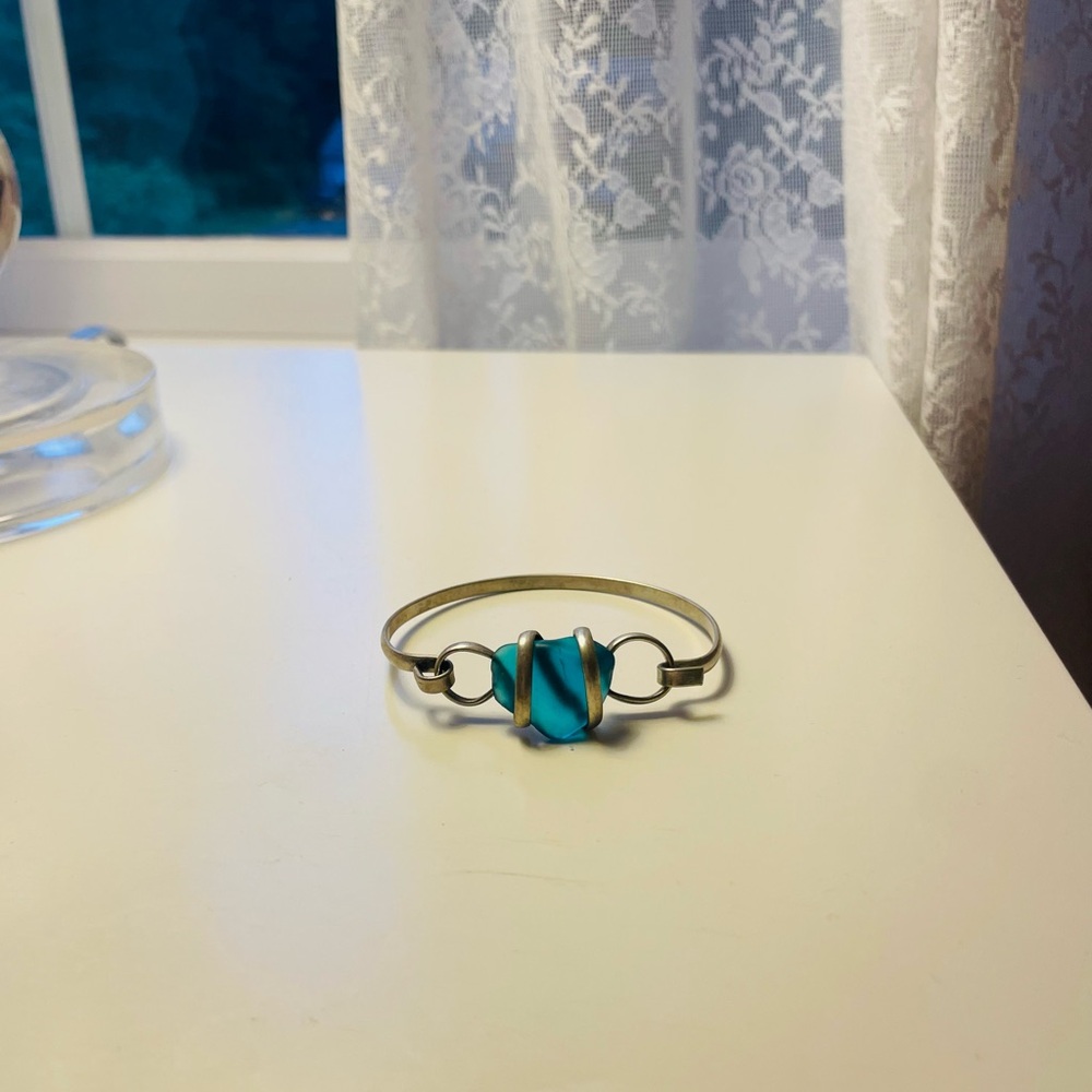 Elegant Silver and Blue Bracelet - Picture 4 of 5